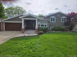 474 Beverly Island Dr, Waterford, MI 48328