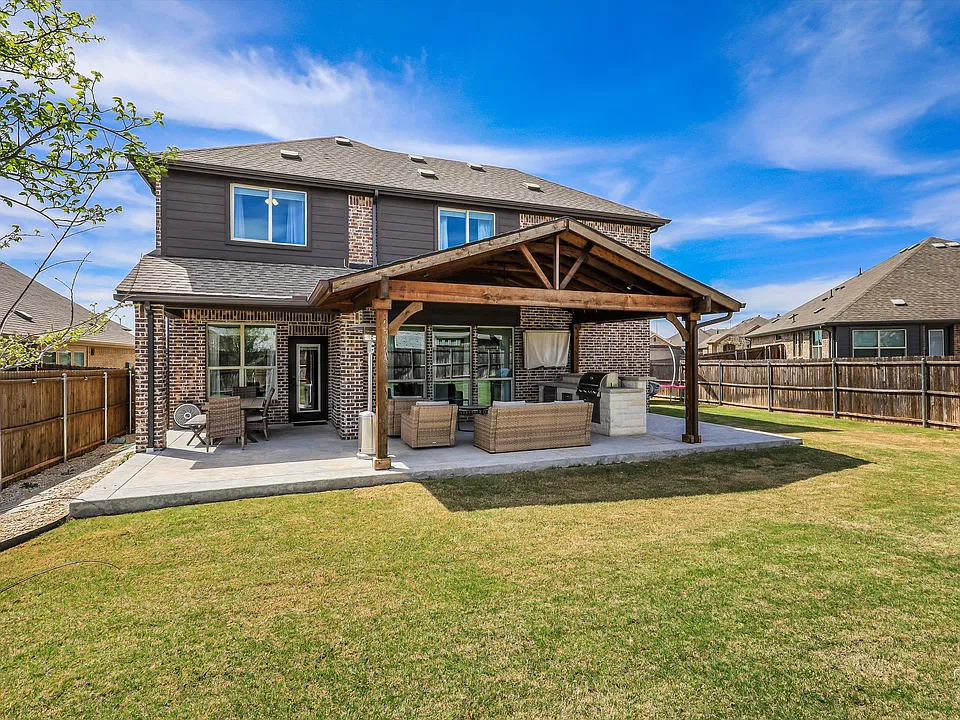 1216 Tree Shadow Ln