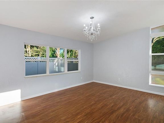 3rd image of 604 Courtney Dr