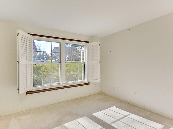 4th image of 3145 Kensington Dr