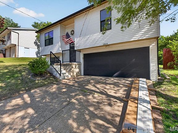 3rd image of 1819 Chippendale Ln