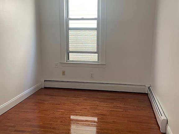 4th image of 464 Beach 67th St