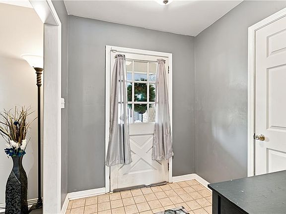 4th image of 6263 Parkbrook Dr