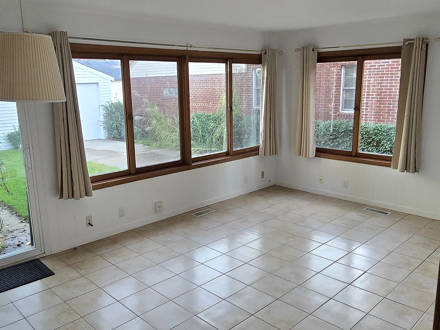 3 bed, 2.5 bath, 1623 sqft, $2,300 — Photo 2