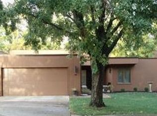 14 Washington Pl, Springfield, IL 62702