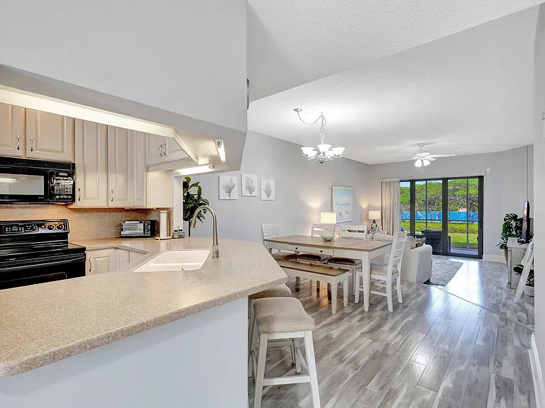 200 Waterway Rd #109 — Photo 11