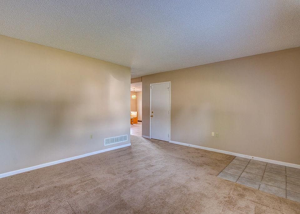 1st image of 945 Bloomfield Ct