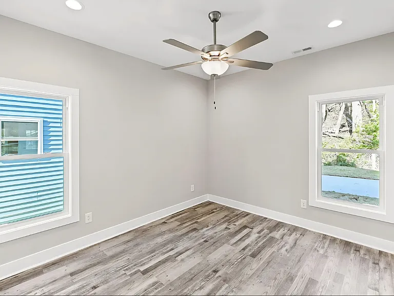 1107 Simmons St — Photo 20