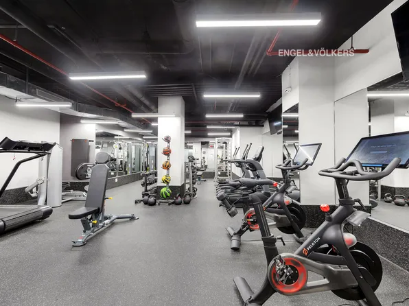 250 East 49th Street 3E image 15 of 15