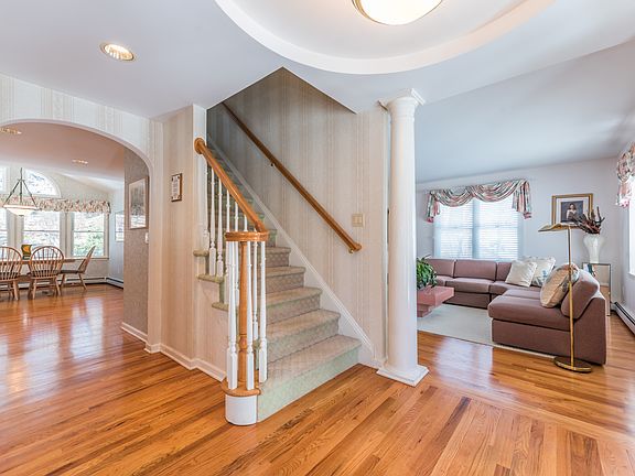3rd image of 26 Kilian Dr