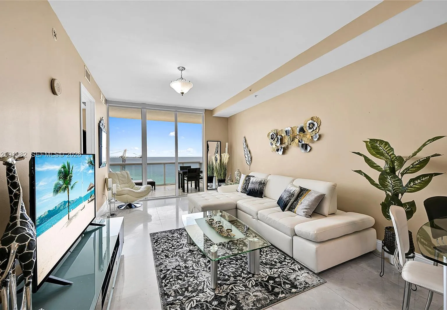 Trump Royale Condo — Photo 1