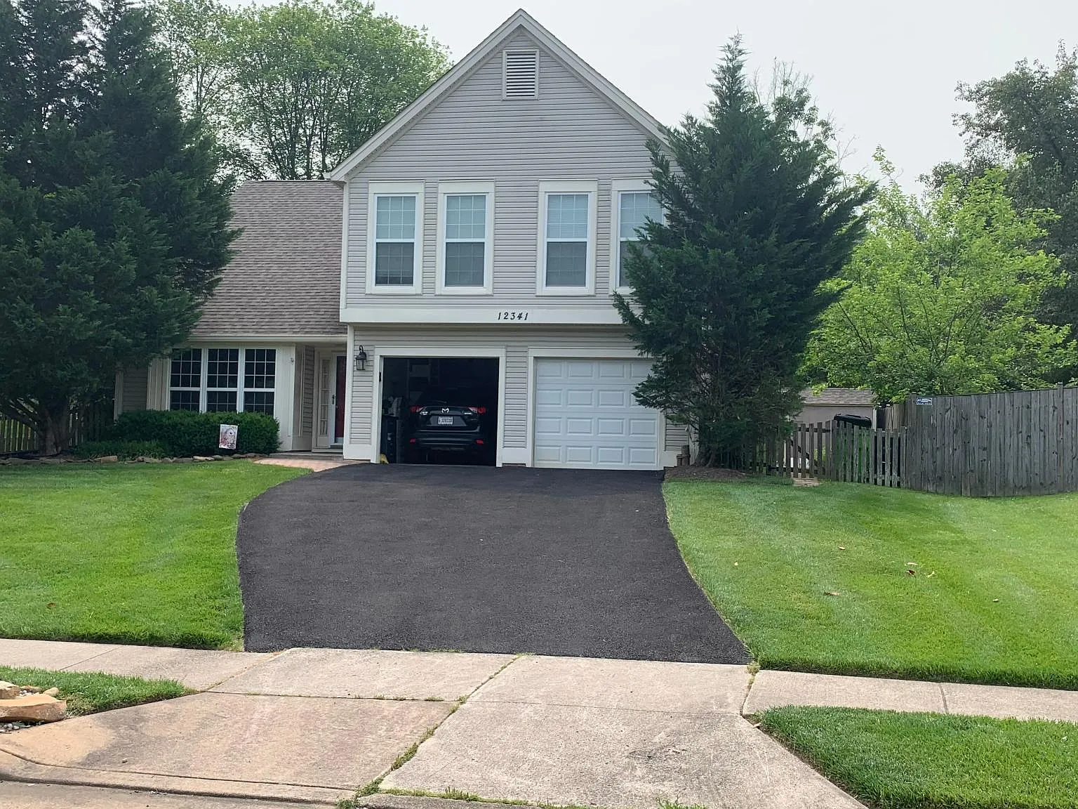 3 bed, 2.5 bath, 2329 sqft, $3,800 — Photo 2