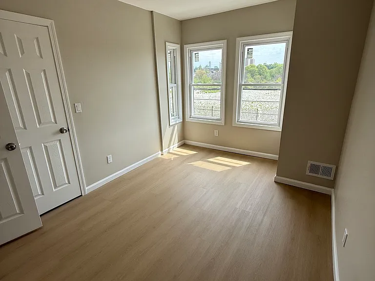 103 Helen St — Photo 8