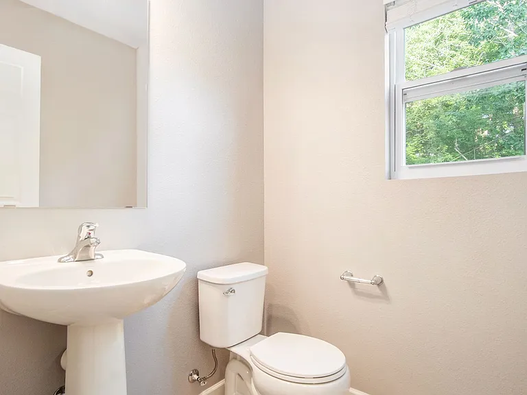 1002 Richard Ave — Photo 12