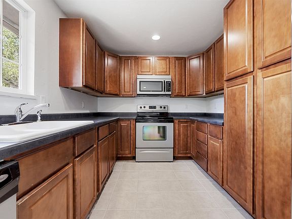 5th image of 1615 Pinyon Ave