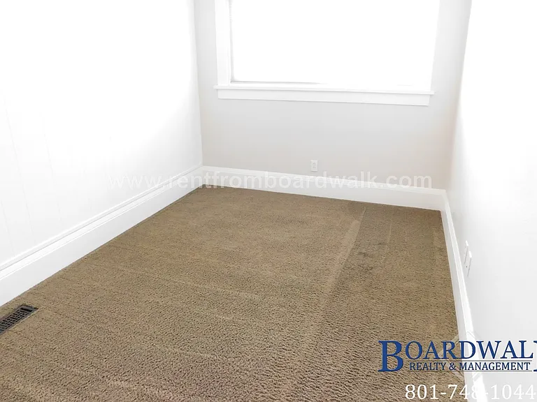 657 E Warnock Ave — Photo 28