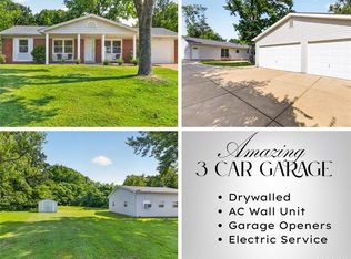 2534 Baltusrol Dr, Saint Louis, MO 63129