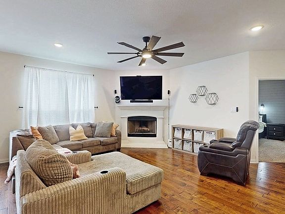 2nd image of 4601 Oriole Dr