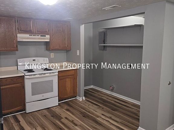 5th image of 122 Bradford Dr