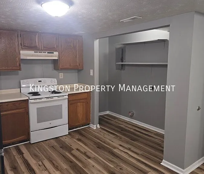 122 Bradford Dr — Photo 5