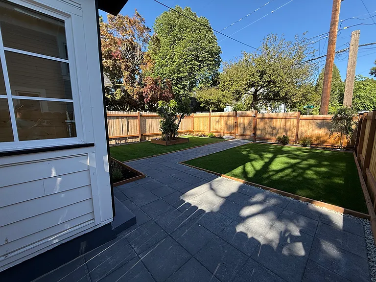 727 28th Ave S — Photo 5