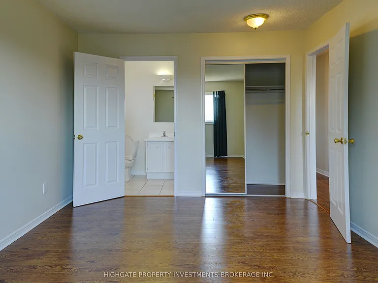 654 Brougham Pl #MAIN UPPER — Photo 17