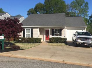 927 E Emerald Springs Dr, Boiling Springs, SC 29316