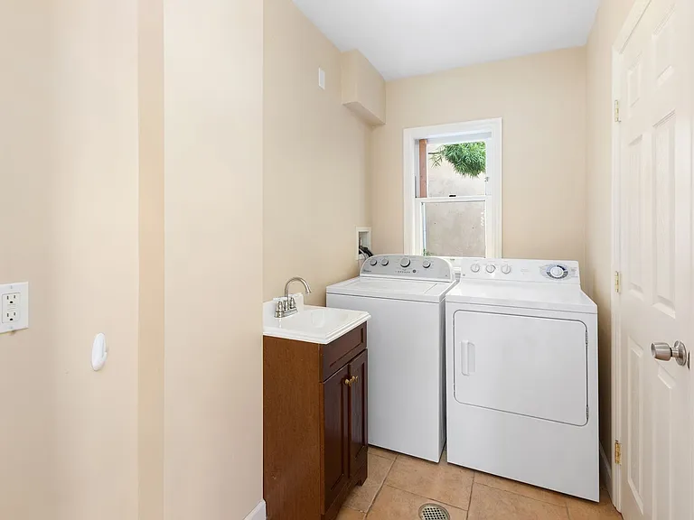 80 Castenada Ave — Photo 21