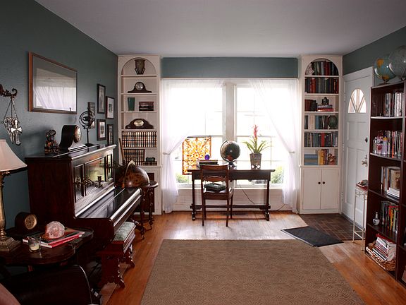 LIVING ROOM W/BUILT-INS