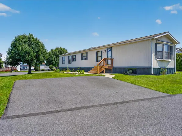5122 Stone Terrace Dr, Whitehall, PA 18052