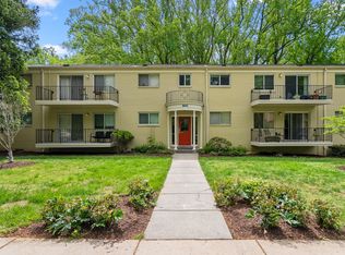 10643 Weymouth St APT 103, Bethesda, MD 20814