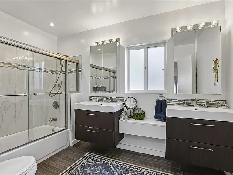 16729 Archwood St — Photo 20
