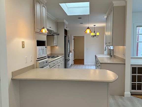 Breakfast bar in kitchen