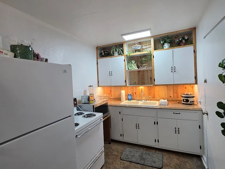 1010 S 6th St — Photo 4