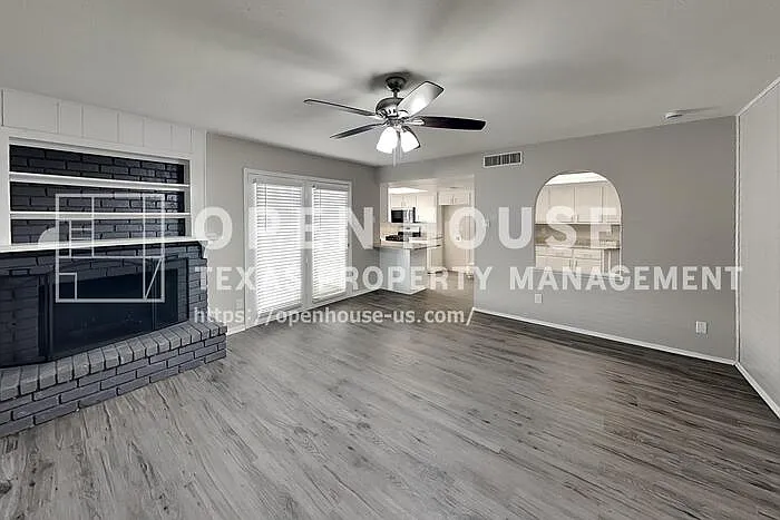 4 bed, 2.0 bath, 2100 sqft, $2,475 — Photo 3