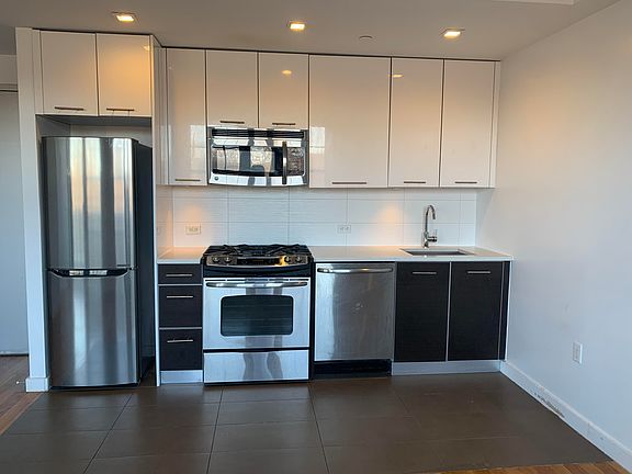 3rd image of 123 Parkside Ave #7L