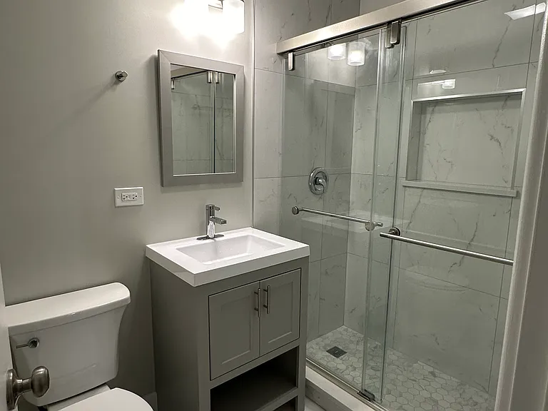 1420 W Estes Ave #2E — Photo 9