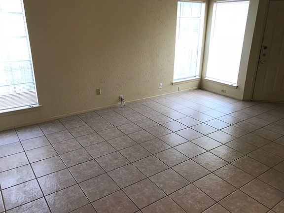 4th image of 7802 Brodie Ln #A