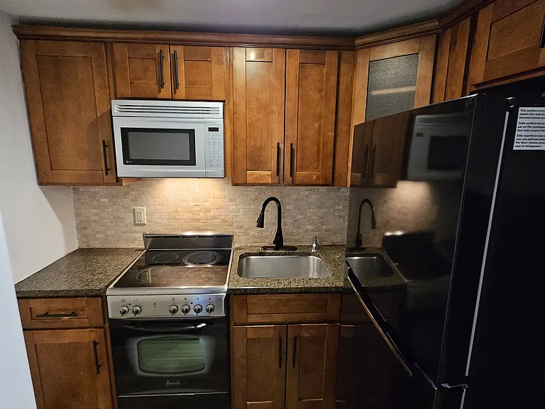 60 Parkway Dr E #10J-J — Photo 5
