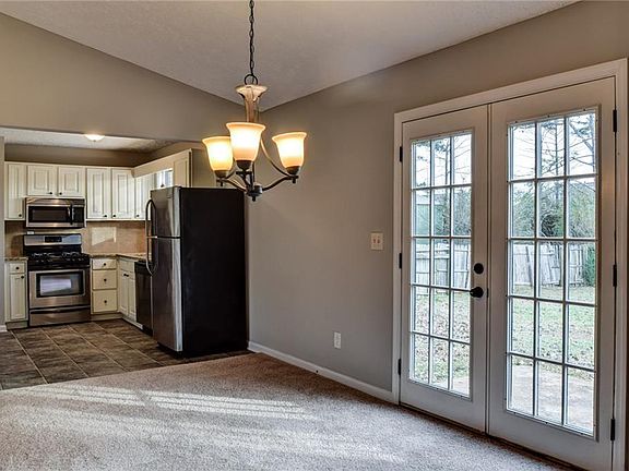 4th image of 150 Apple Valley Dr