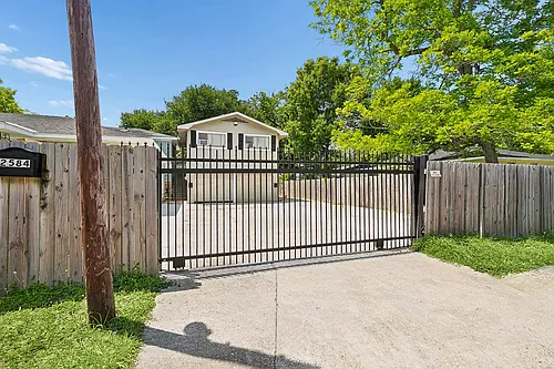 2564 Iowa St Photo 1