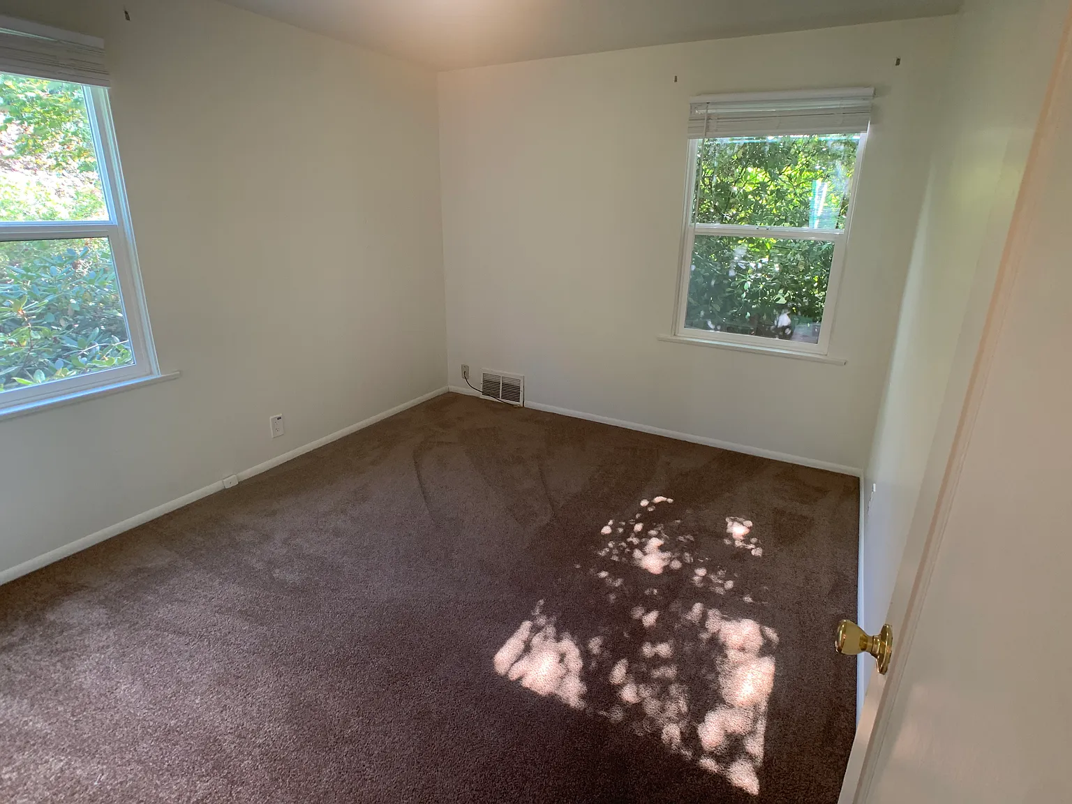 6 bed, 2020 sqft, $850 — Photo 4