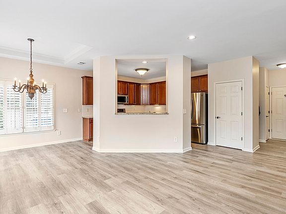 2nd image of 110 Cabots Cove Ct