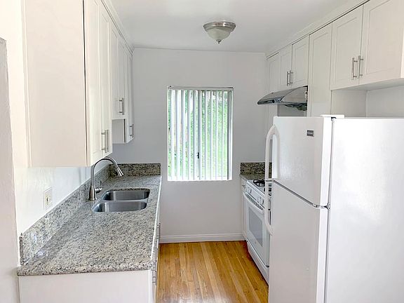3rd image of 3916 Kentucky Dr APT 4