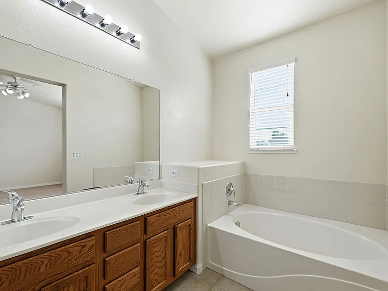 425 Regatta Ln #103-00 — Photo 12