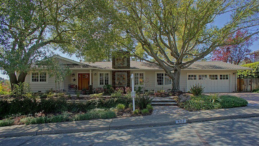 1st image of 407 Kingsford Dr