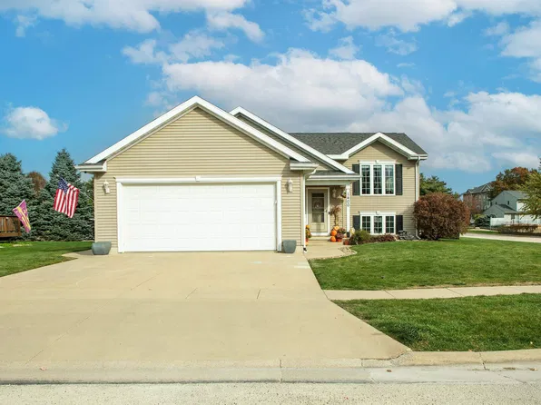 1400 Meadow View Ln, Waverly, IA 50677