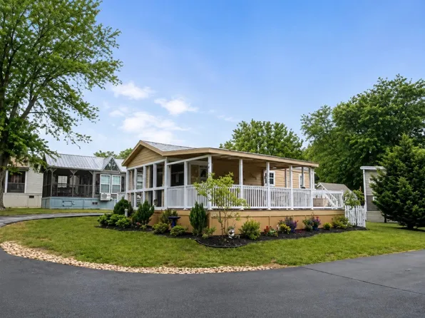 199 Just Wandering Ln, Flat Rock, NC 28731