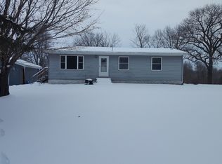 1863 Honey Creek Rd, Manchester, IA 52057