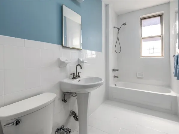59-11 Queens Boulevard 4P image 8 of 9